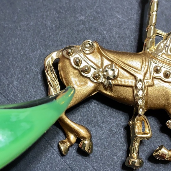 🖤NEW💕Caroucel (merry-go-around) gold brooch - Picture 5 of 12
